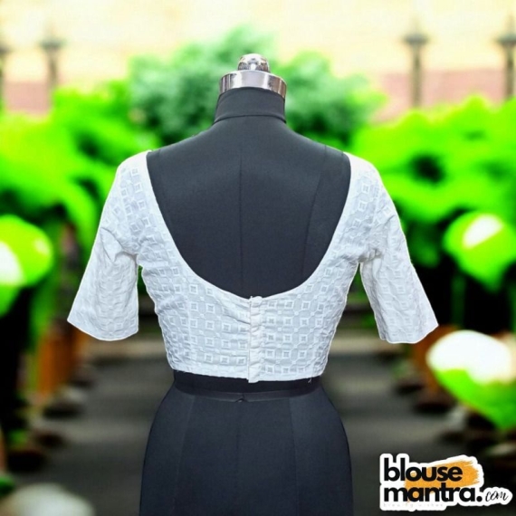 White Hakoba | Round Neck Glass Sleeve