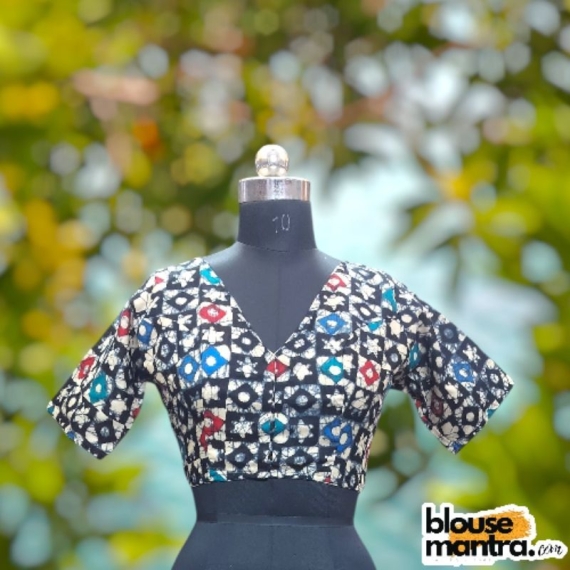 White & Black Batic | Front V Neck | Back Round Neck Glass Sleeve