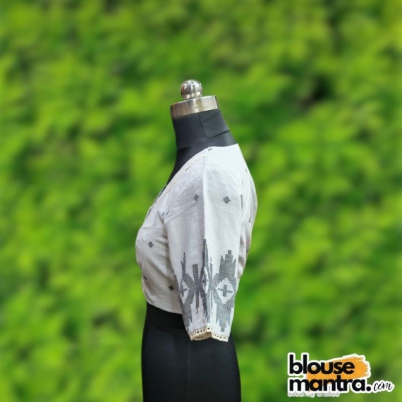 White Jamdani |V neck | Round Lace Attached Glass Sleeve