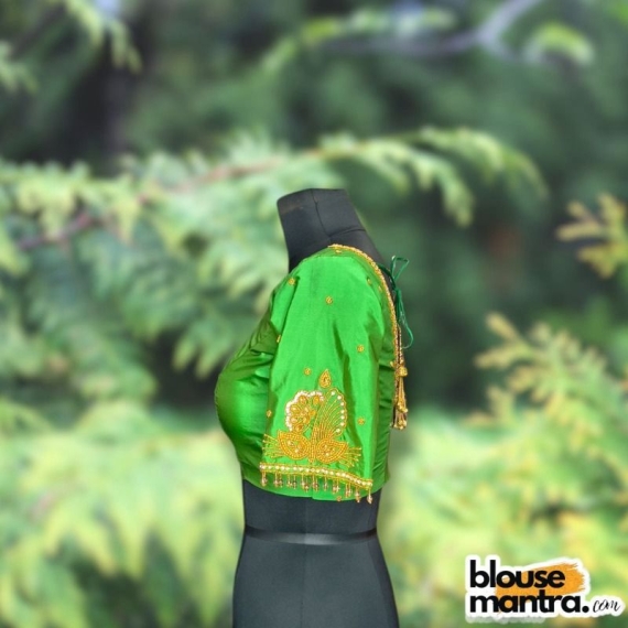 Lite Green Peacock Ari | Round neck | Latkan Glass Sleeve