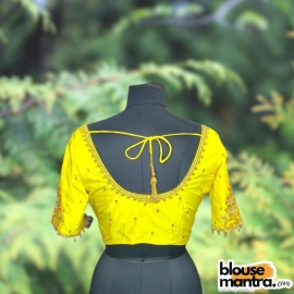 Yellow Circle Flower Ari | Round neck | Latkan Glass Sleeve