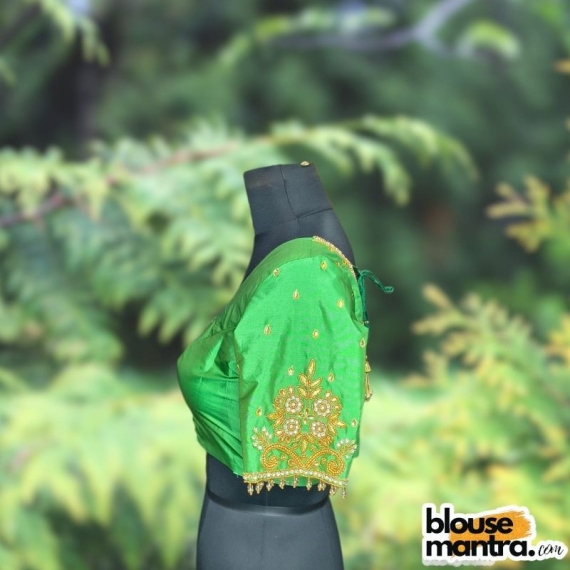 Light Green Circle Flower Ari | Round neck | Latkan Glass Sleeve