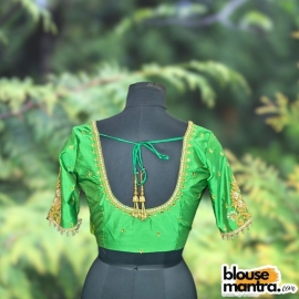 Light Green Circle Flower Ari | Round neck | Latkan Glass Sleeve