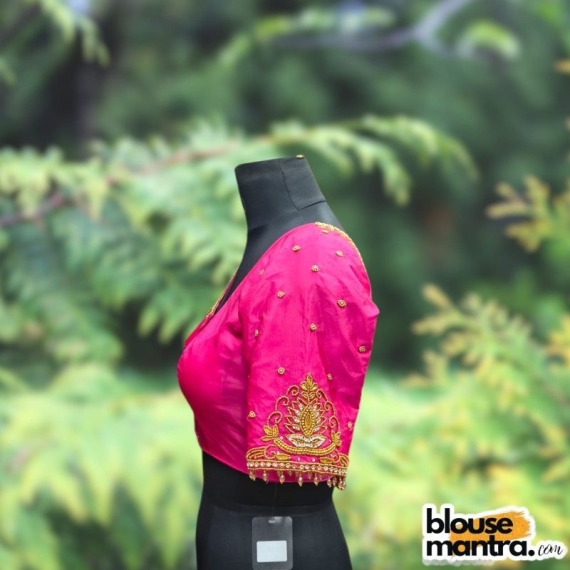 Blue Triangle Kolka Ari | Round neck | Latkan Glass Sleeve