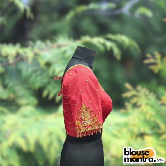 Maroon Triangle Kolka Ari | Round neck | Latkan Glass Sleeve