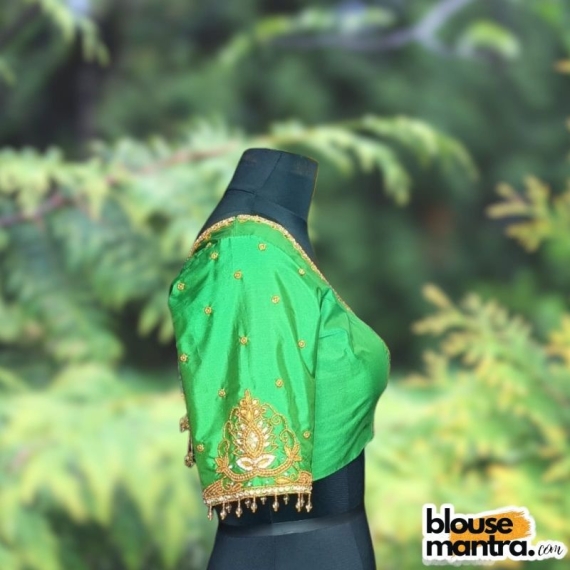  Lite Green Triangle Kolka Ari | Round neck | Latkan Glass Sleeve