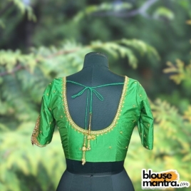  Lite Green Triangle Kolka Ari | Round neck | Latkan Glass Sleeve