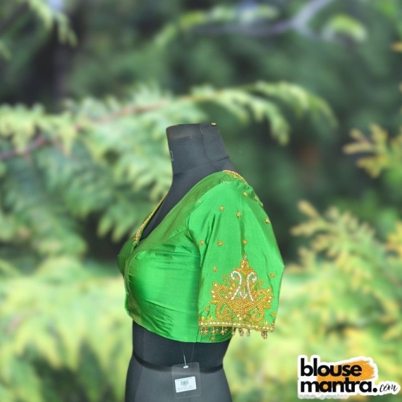  Lite Green Kolka with white Stone | Round neck | Latkan Glass Sleeve