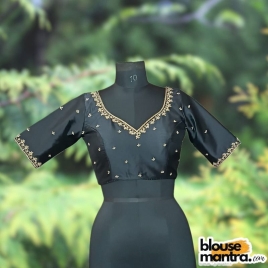 Black Samu | Golden Flower Ari Embroidery Glass Sleeve