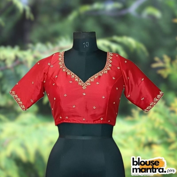 Red Samu | Golden Flower Ari Embroidery Glass Sleeve