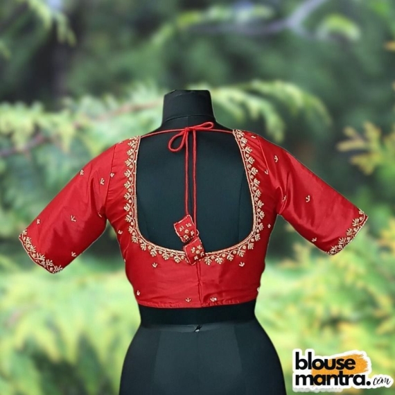 Red Samu | Golden Flower Ari Embroidery Glass Sleeve