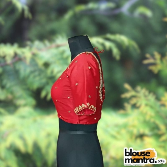 Red Samu | Golden Flower Ari Embroidery Glass Sleeve